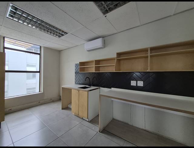 150M² OFFICE TO LET IN CRAIGHALL